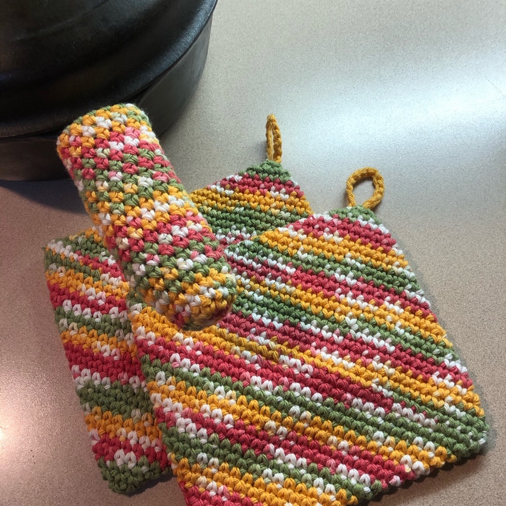 2 cotton potholders & 1 cast iron handle holder